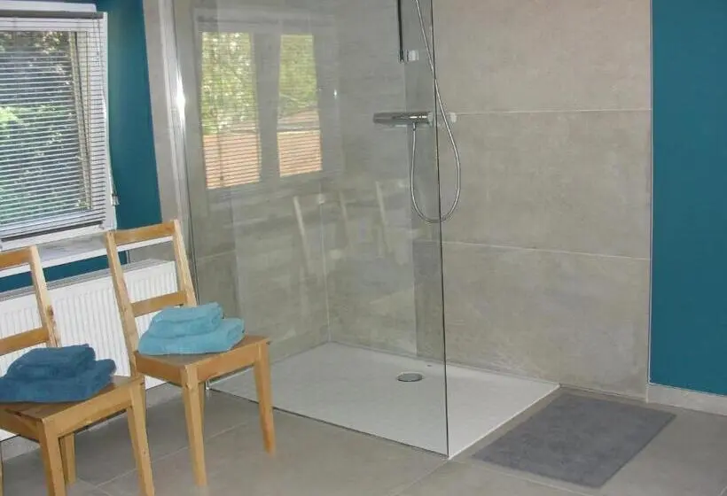 Superior Kolmen Hengen Huone, B&b Hedera
