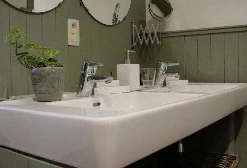 Superior Neljän Hengen Huone, B&b Hedera