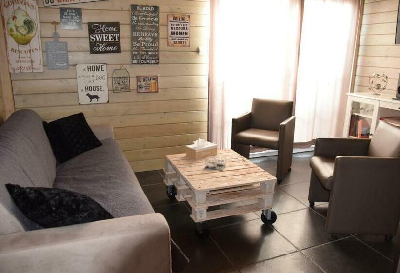 בקתת חדר, B&b Jo   Li