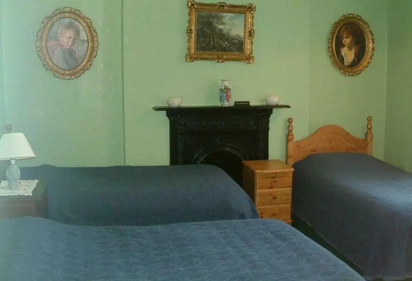 スタンダード４人部屋, Claremont House