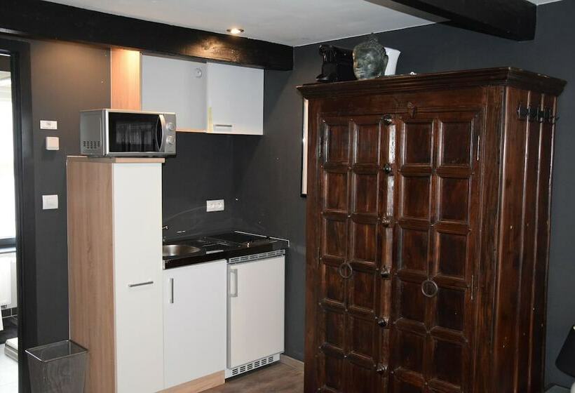 豪华三人间, De Koddige Kater