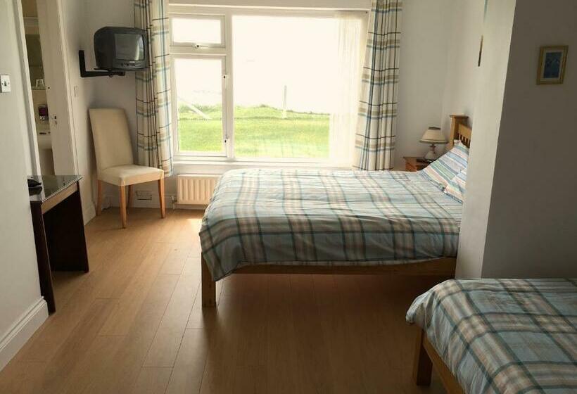 غرفة ديلوكس ثلاثية مطلة على البحر, O'neill's Bed&breakfast