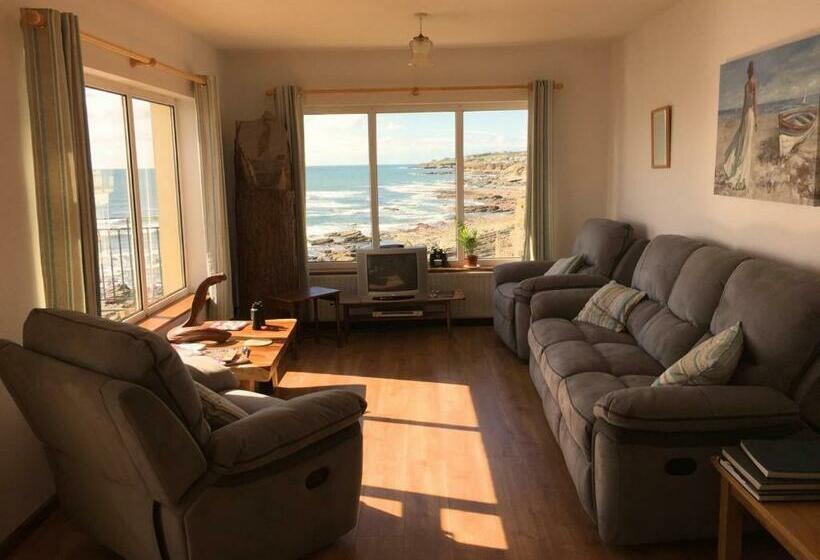 חדר משפחתי צדדי נוף לים, O'neill's Bed&breakfast