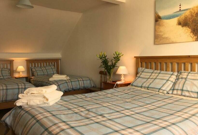 חדר משפחתי נוף לים, O'neill's Bed&breakfast