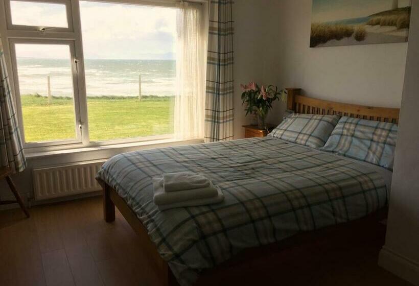 غرفة ديلوكس ثلاثية مطلة على البحر, O'neill's Bed&breakfast