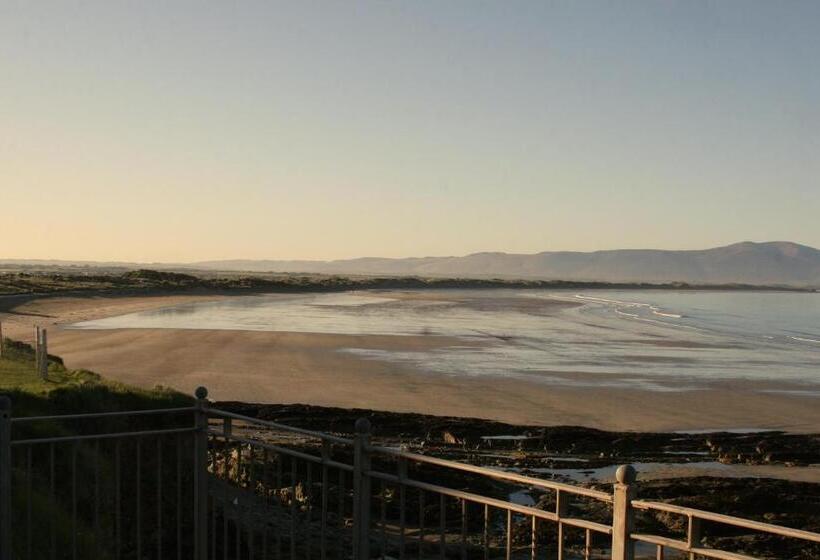 غرفة سوبيريور ثلاثية مطلّة علي البحر, O'neill's Bed&breakfast