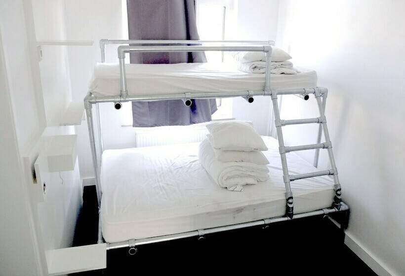 اتاق استاندارد با سرویس بهداشتی مشترک, Hostel 47