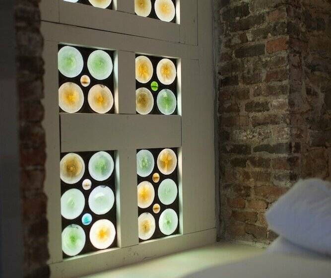 ルームシェアのワンベッド, Hostel Uppelink