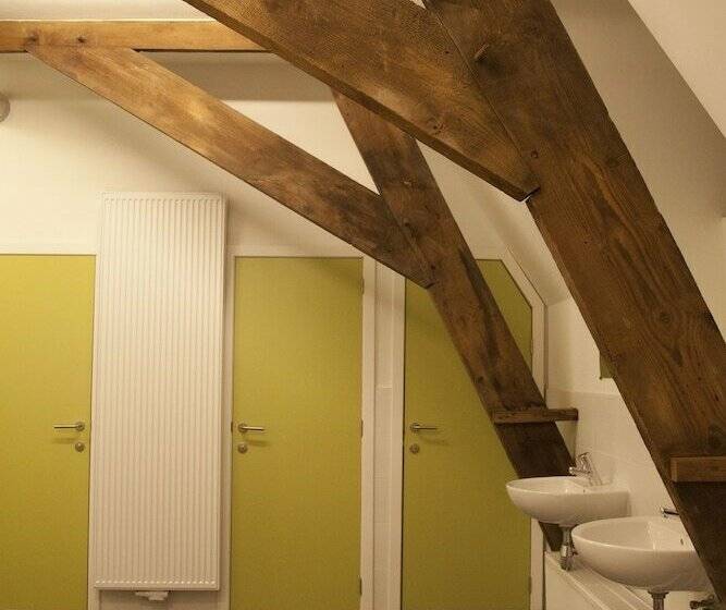 ルームシェアのワンベッド, Hostel Uppelink