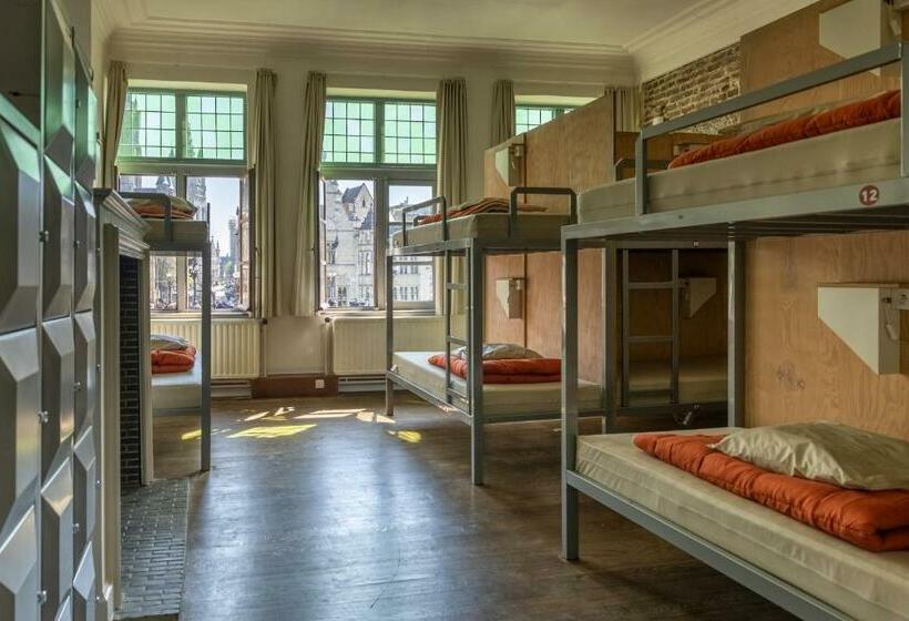 ルームシェアのワンベッド, Hostel Uppelink