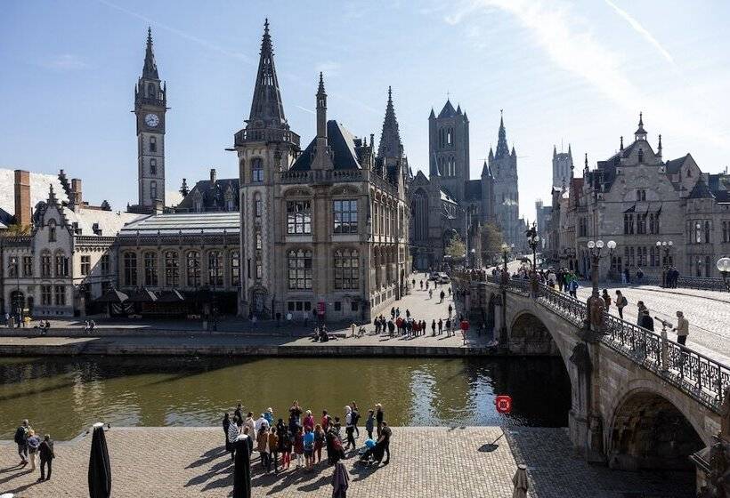 ルームシェアのワンベッド, Hostel Uppelink