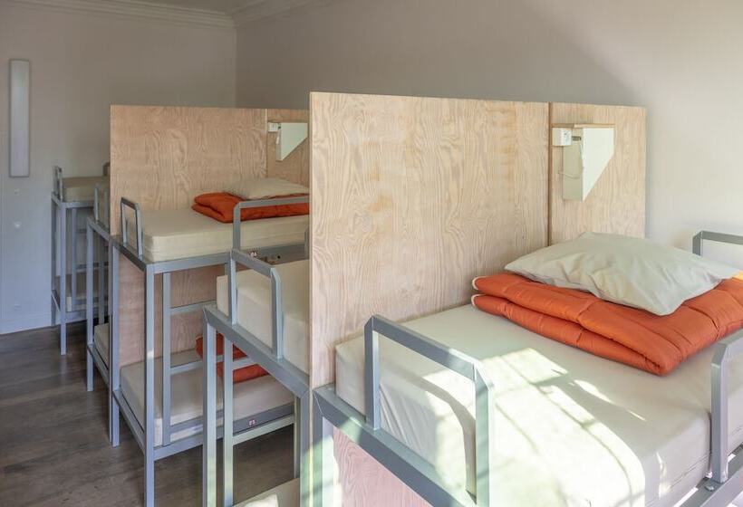 ルームシェアのワンベッド, Hostel Uppelink