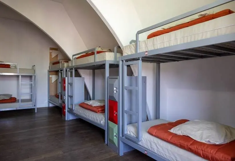Vuode Makuusalissa, Hostel Uppelink