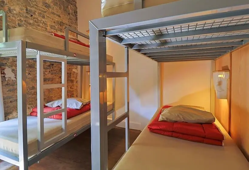 Vuode Makuusalissa, Hostel Uppelink