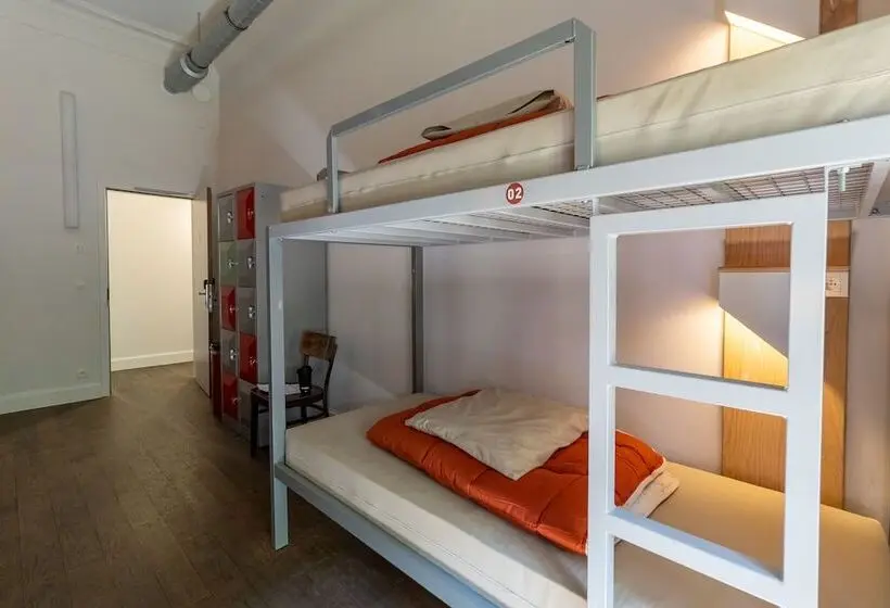 Vuode Makuusalissa, Hostel Uppelink