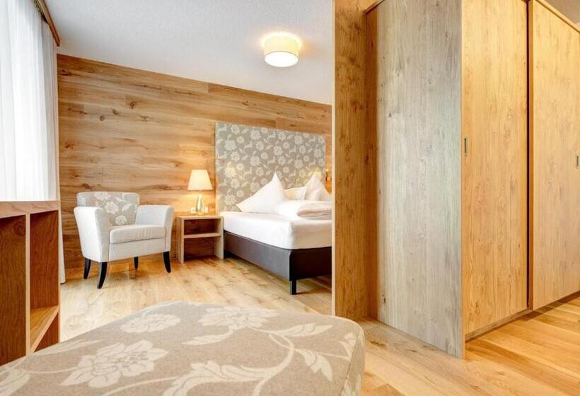 可观山景的小型套房, Alpenresort Walsertal