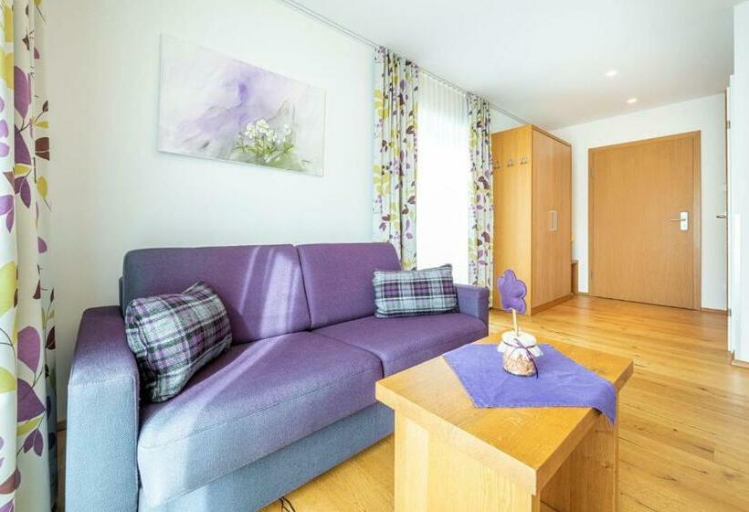 جناح ذو إطلالة, Loy