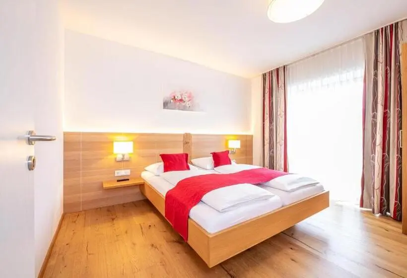 Suite Deluxe, Loy
