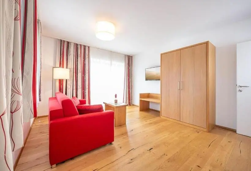 Suite Deluxe, Loy