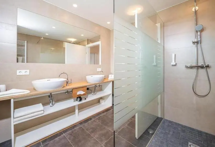 Suite Deluxe, Loy