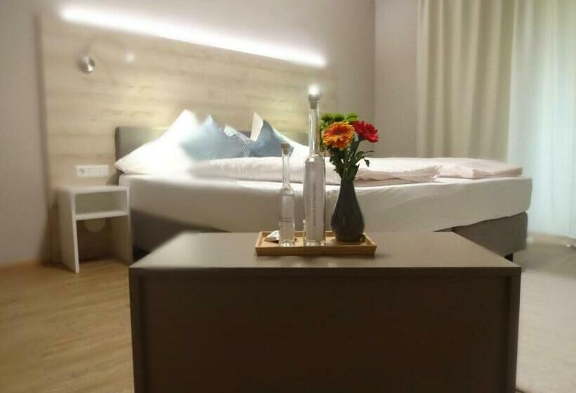 غرفة كلاسيكية مع بلكونة, Seegasthof Breineder   Familien & Seminar