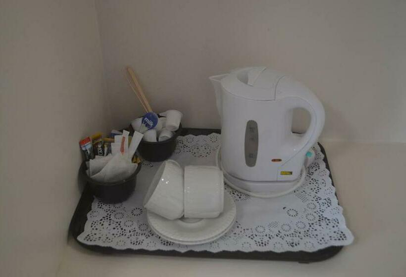 חדר סטנדרט, Teac Jack