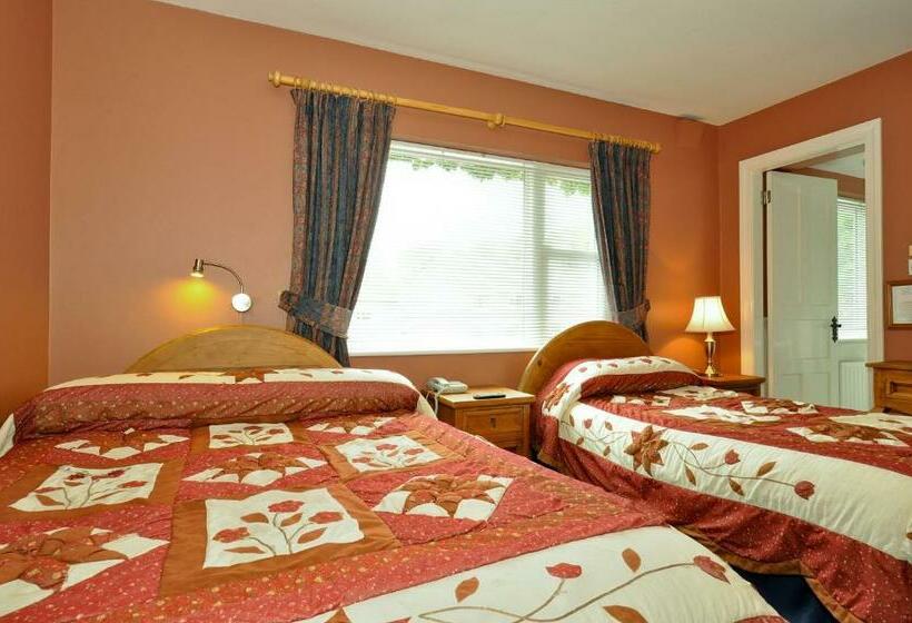 Standard Triple Room, Ash Grove House