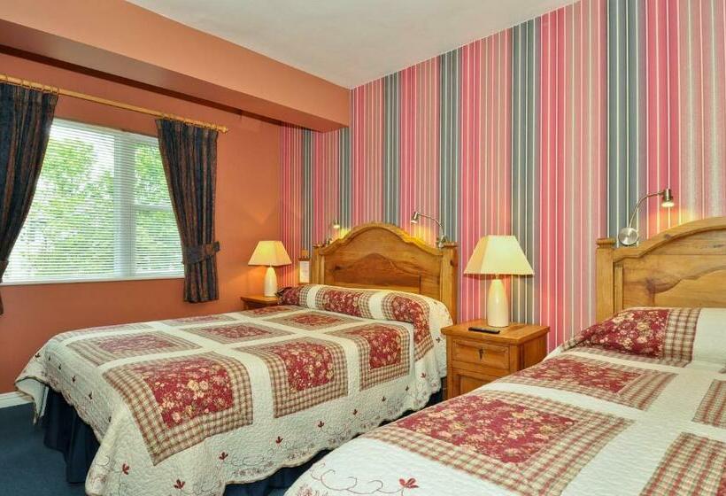 Standard Triple Room, Ash Grove House