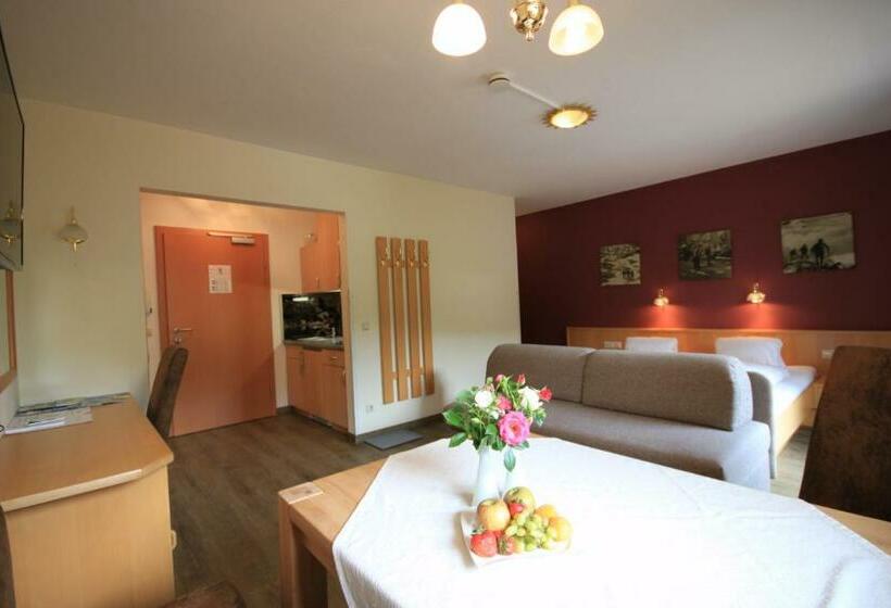 استودیوی استاندارد, Haus Alexander