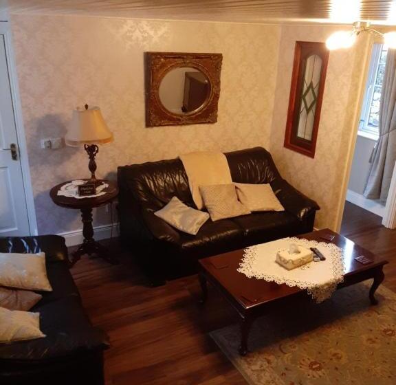 스위트, Riverside Lodge