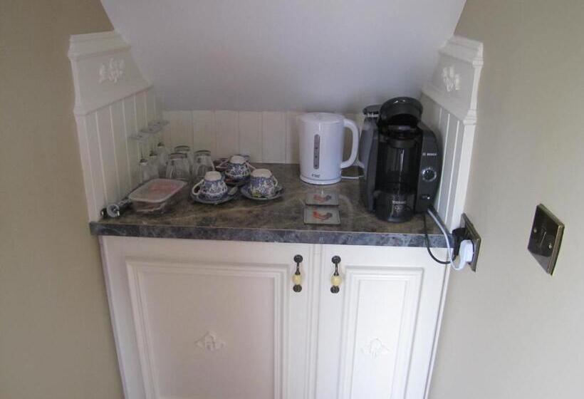 스탠다드 트리플 룸, Riverside Lodge