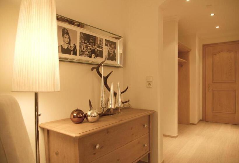 Family Suite, Arabell