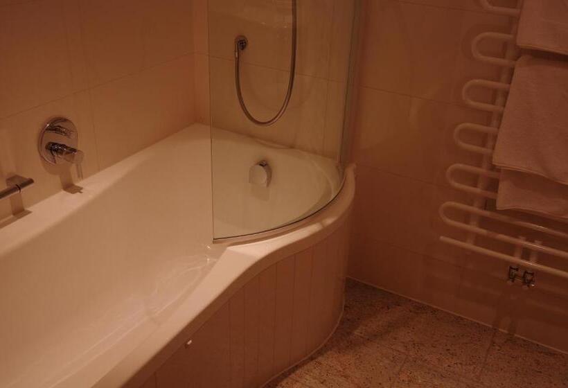 Family Suite, Arabell