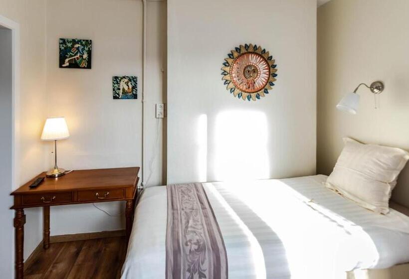 חדר בסיסי, Des Ardennes