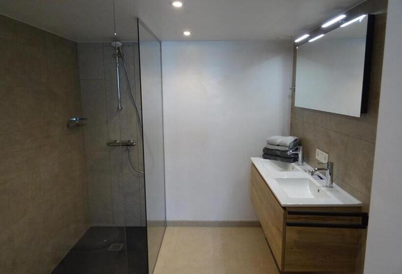 수피리어 룸, D'hommelbelle