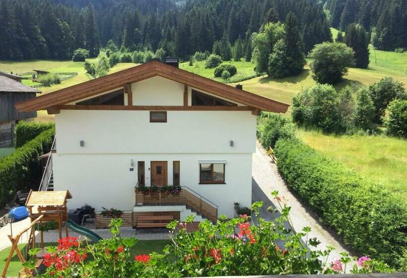 חדר משפחתי, Haus Tirol