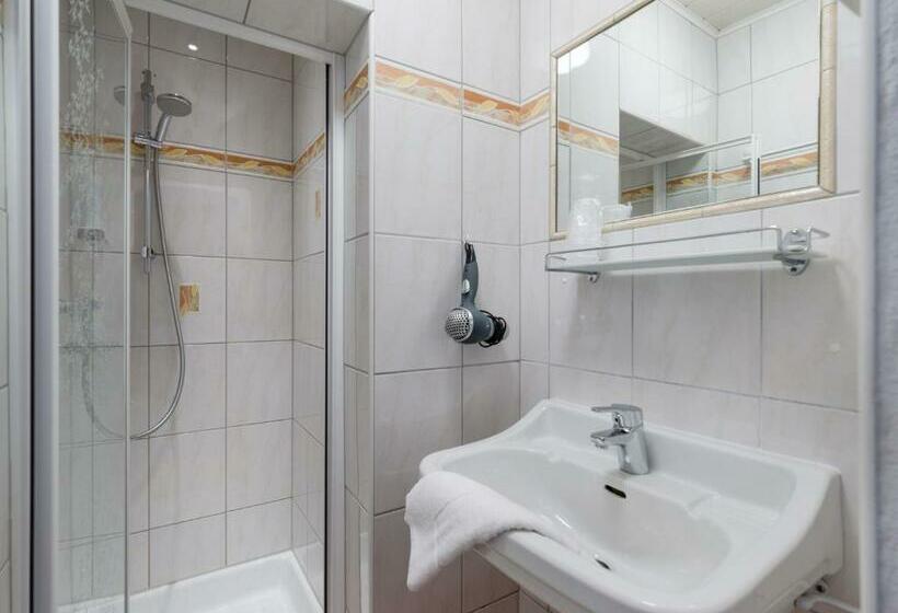 家庭间, Haus Tirol