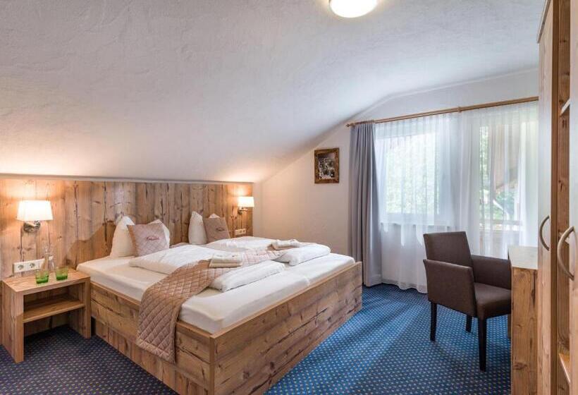 家庭间, Haus Tirol