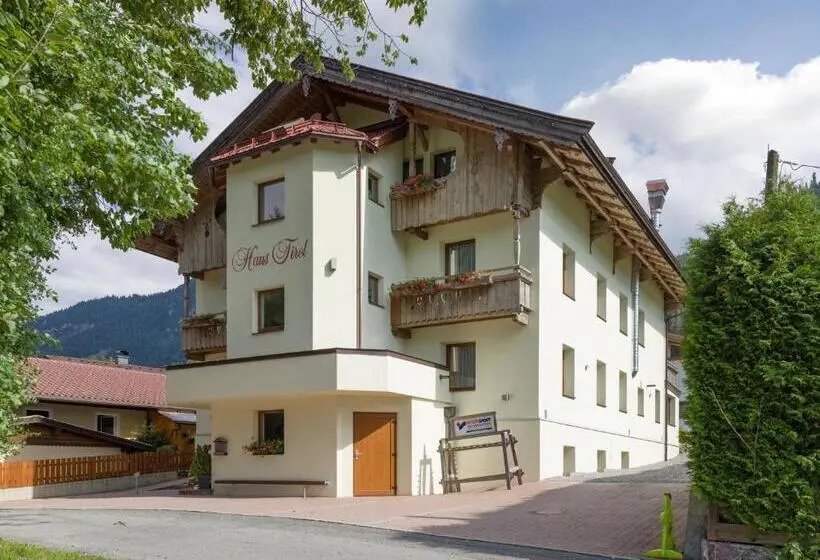 اتاق استاندارد سه نفره, Haus Tirol
