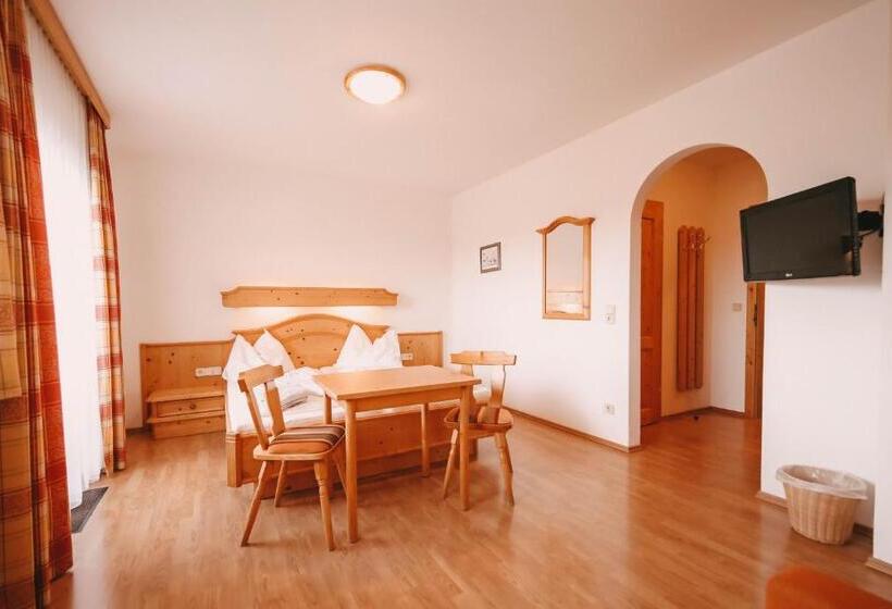 اتاق خانوادگی, Posers Bergwelt B&b