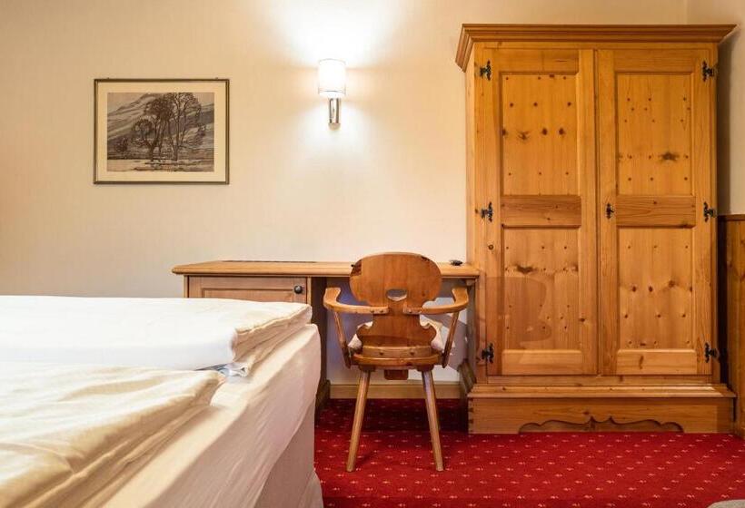 חדר סטנדרט לשלושה, Senningerbräu