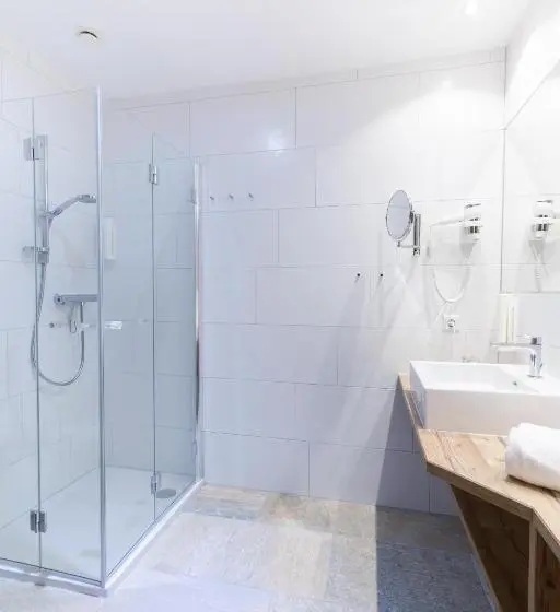 Standard Neljän Hengen Huone, Senningerbräu
