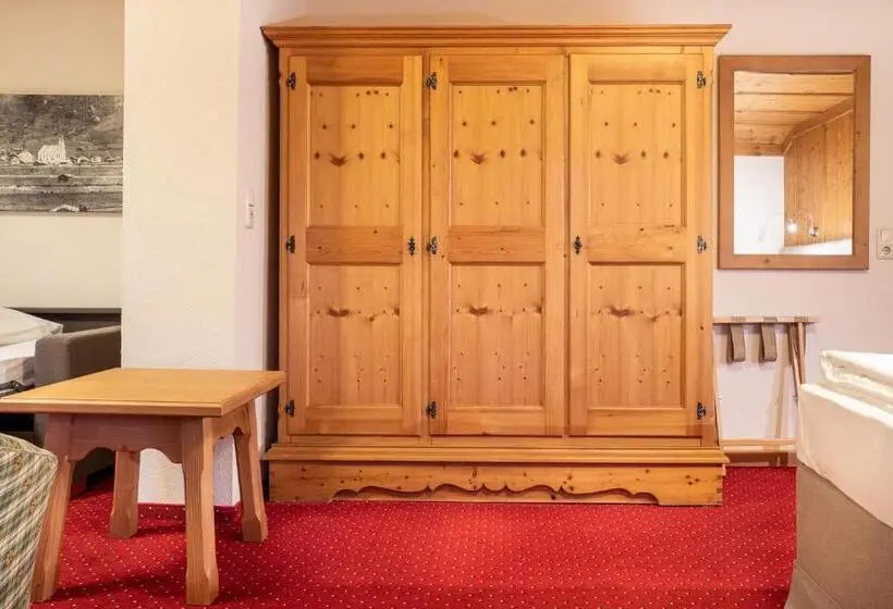 Standard Neljän Hengen Huone, Senningerbräu
