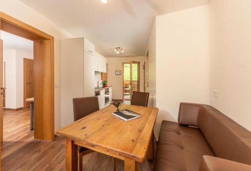 Apartament 2 Dormitoris, Starchlhof