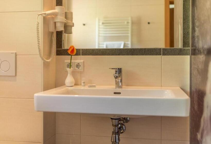 Apartament 2 Dormitoris, Starchlhof