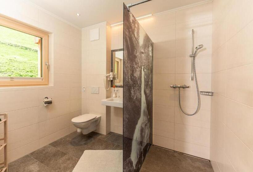 Apartament 2 Dormitoris, Starchlhof