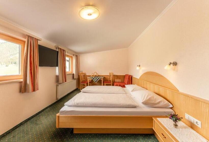 Apartament 3 Dormitoris, Starchlhof