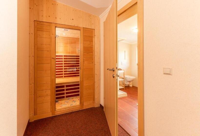Apartament 3 Dormitoris, Starchlhof