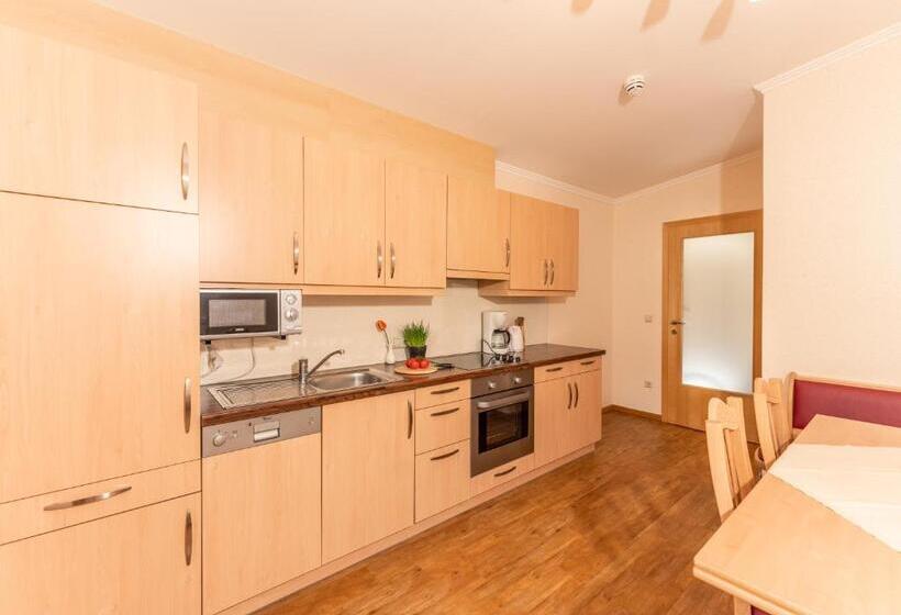 Apartament 3 Dormitoris, Starchlhof