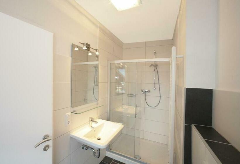 غرفة كمفورت مع بلكونة, Lake And Cityhotel Edelweiss   Self Check In